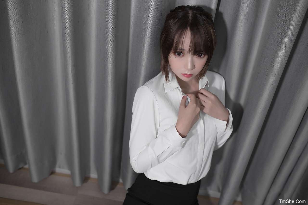 「疯猫ss」私人定制版 – OL制服(37P/429MB)