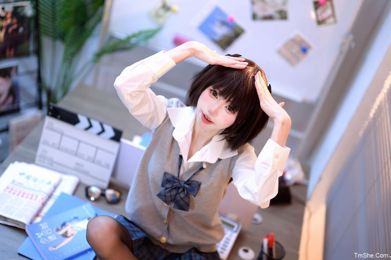 「COSER小梦酱」办公室 – 短发JK(44P/820MB)