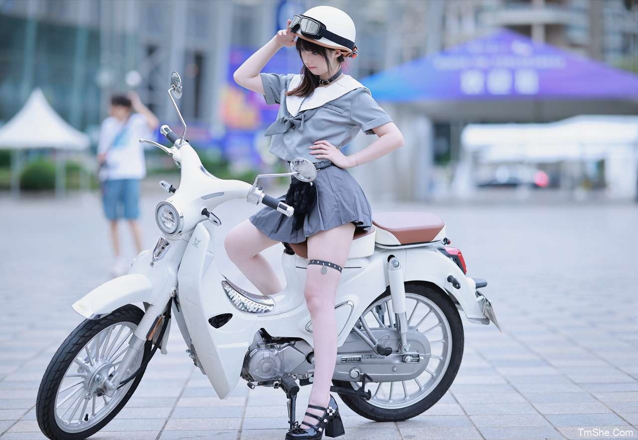 「幼蓝蓝」克拉拉 + 小摩托(19P/183MB)