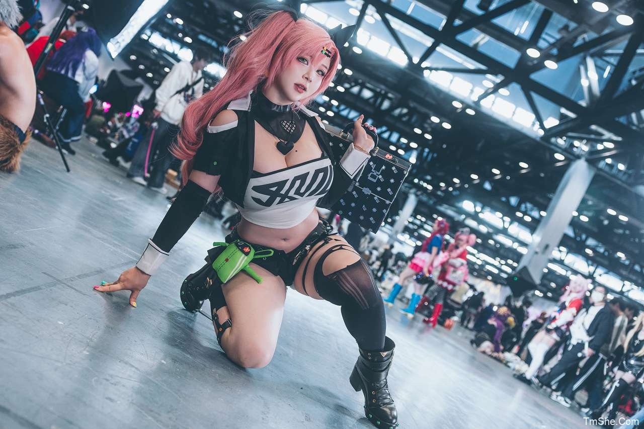 「皮皮奶可可爱了」舰长赠图 妮可 + 玛奇玛(46P/1V/1.01GB)-图萌社