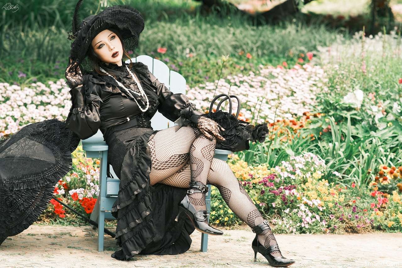 「皮皮奶可可爱了」舰长 哥特未亡人1.0 – 含自拍包(53P/3V/1.05GB)