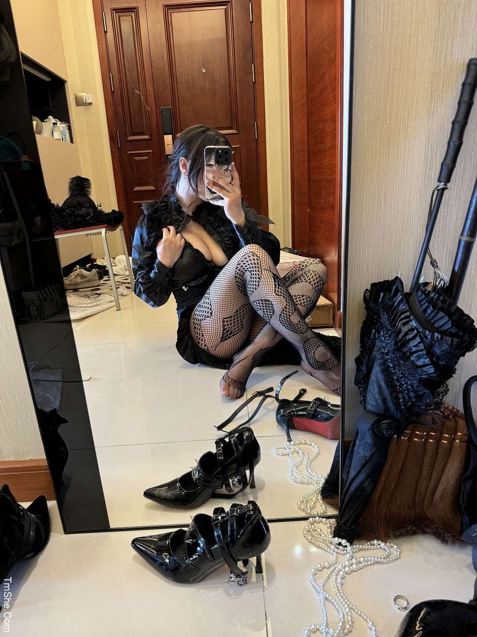 「皮皮奶可可爱了」舰长 哥特未亡人1.0 - 含自拍包(53P/3V/1.05GB)-图萌社