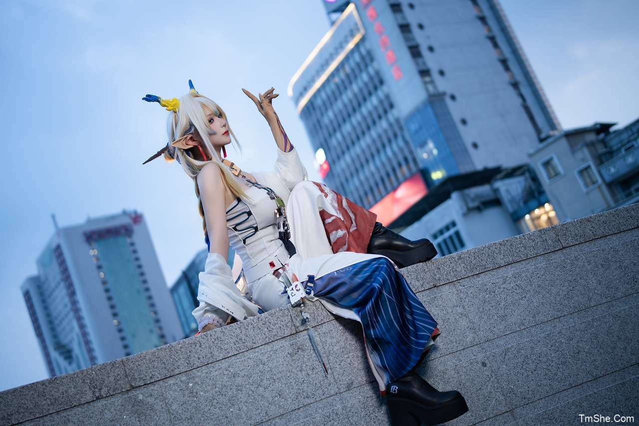 末夜787(修修猫ww)25年4月提督 – 黍(17P/318MB)