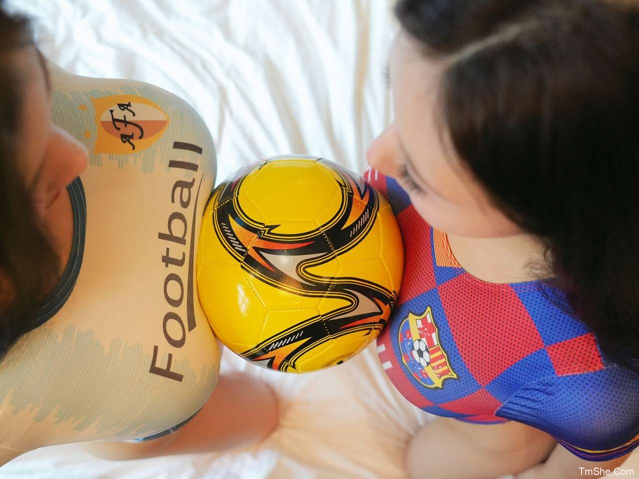 「梨霜儿」&金允希 内购作品 – 足球宝贝(84P/317MB)