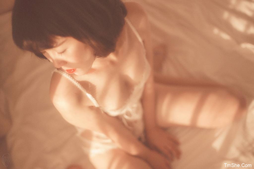 「小何童鞋」摄影素材 – 纽扣(79P/352MB)-猫萌