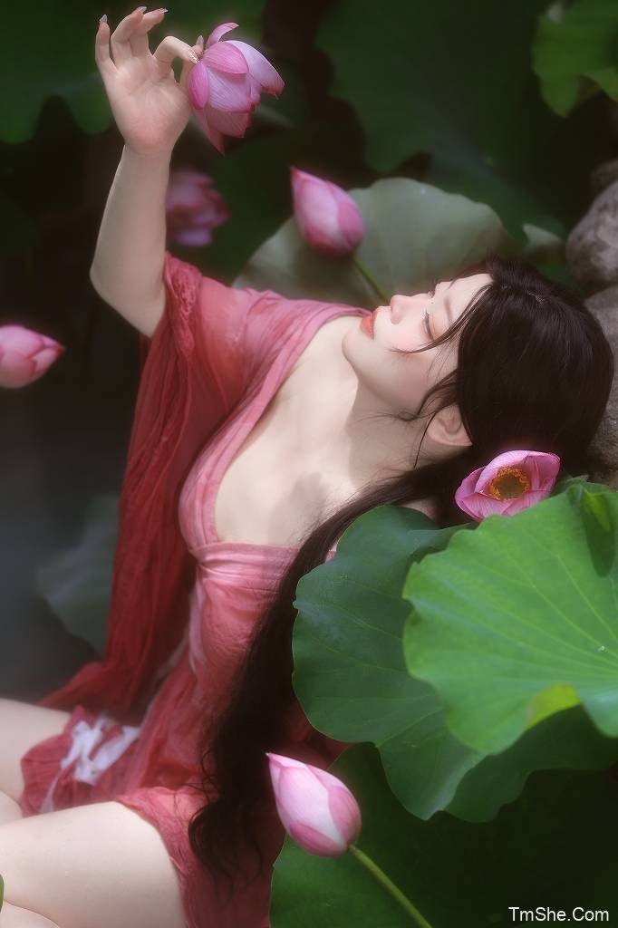 毛毛喵(毛毛帽) 摄影素材 – 26年06月 月票(105P/10V/645MB)-图萌社
