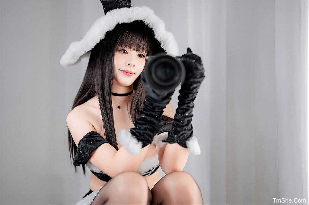 「轩萧学姐」绘画素材 – 黑魔女圣诞(41P/166MB)