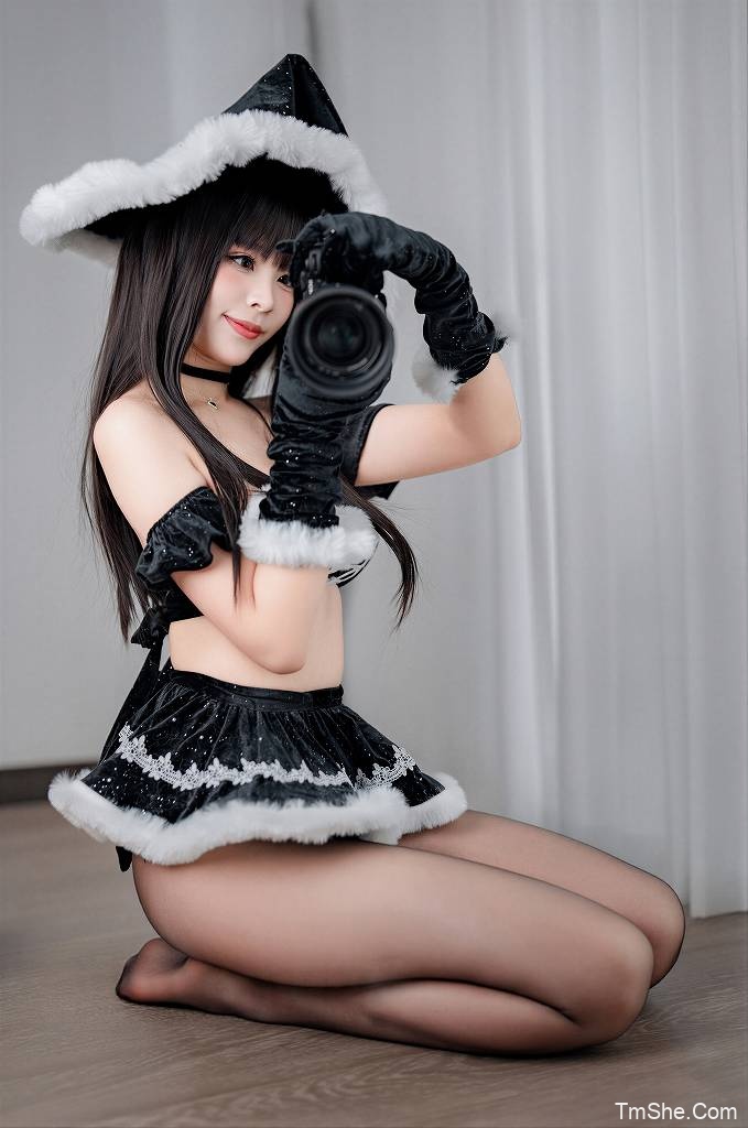 「轩萧学姐」绘画素材 – 黑魔女圣诞(41P/166MB)-图萌社