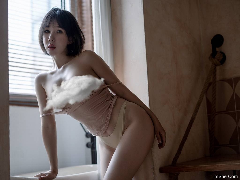 「小何童鞋」摄影素材 – 隐藏系列 波酱(19P/90MB)
