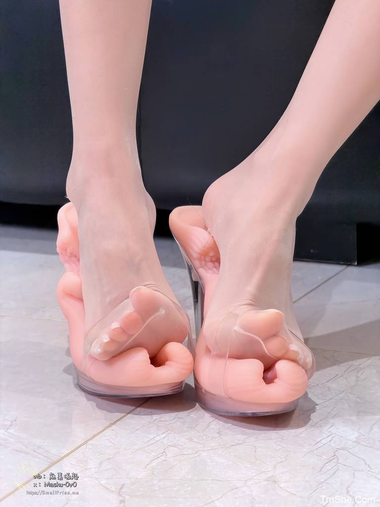 「麻薯好吃」电子素材 – 足间低语(101P/1.87GB)-图萌社
